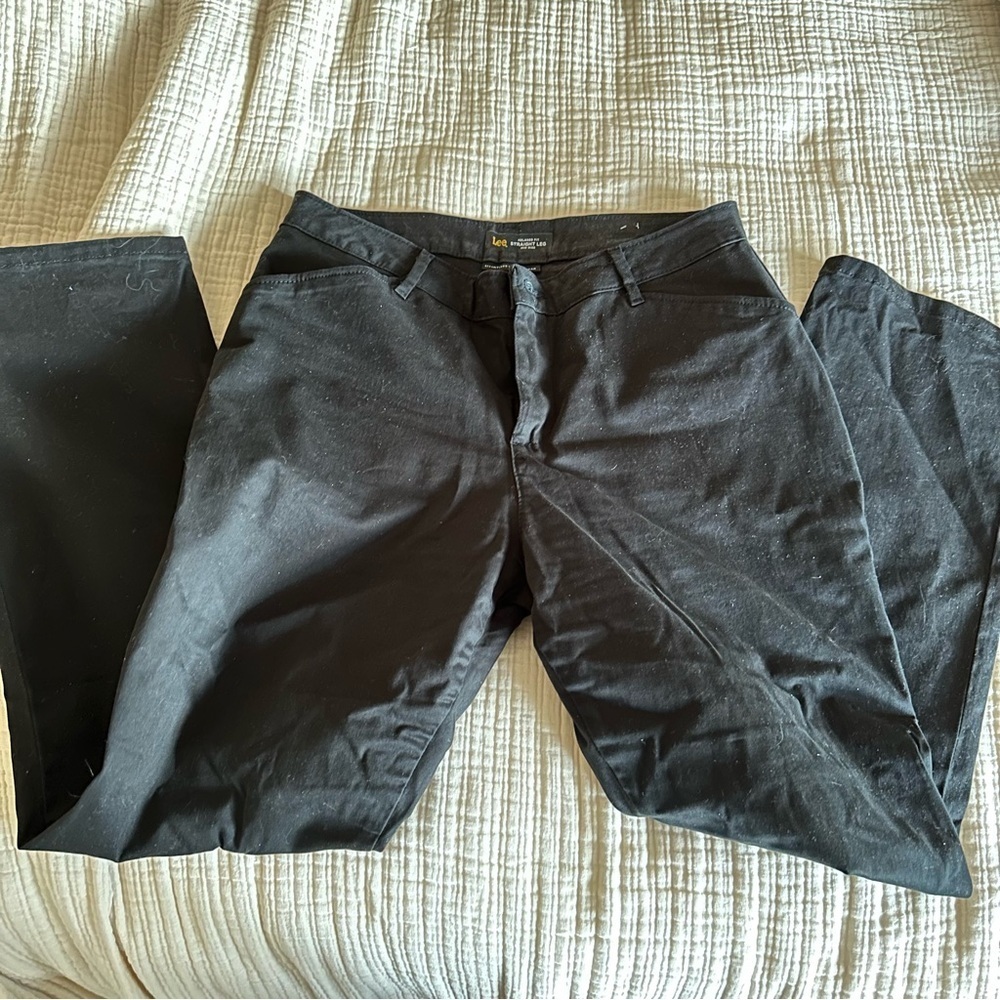 Lee Relaxed Fit Straight Leg Mid Rise Pants